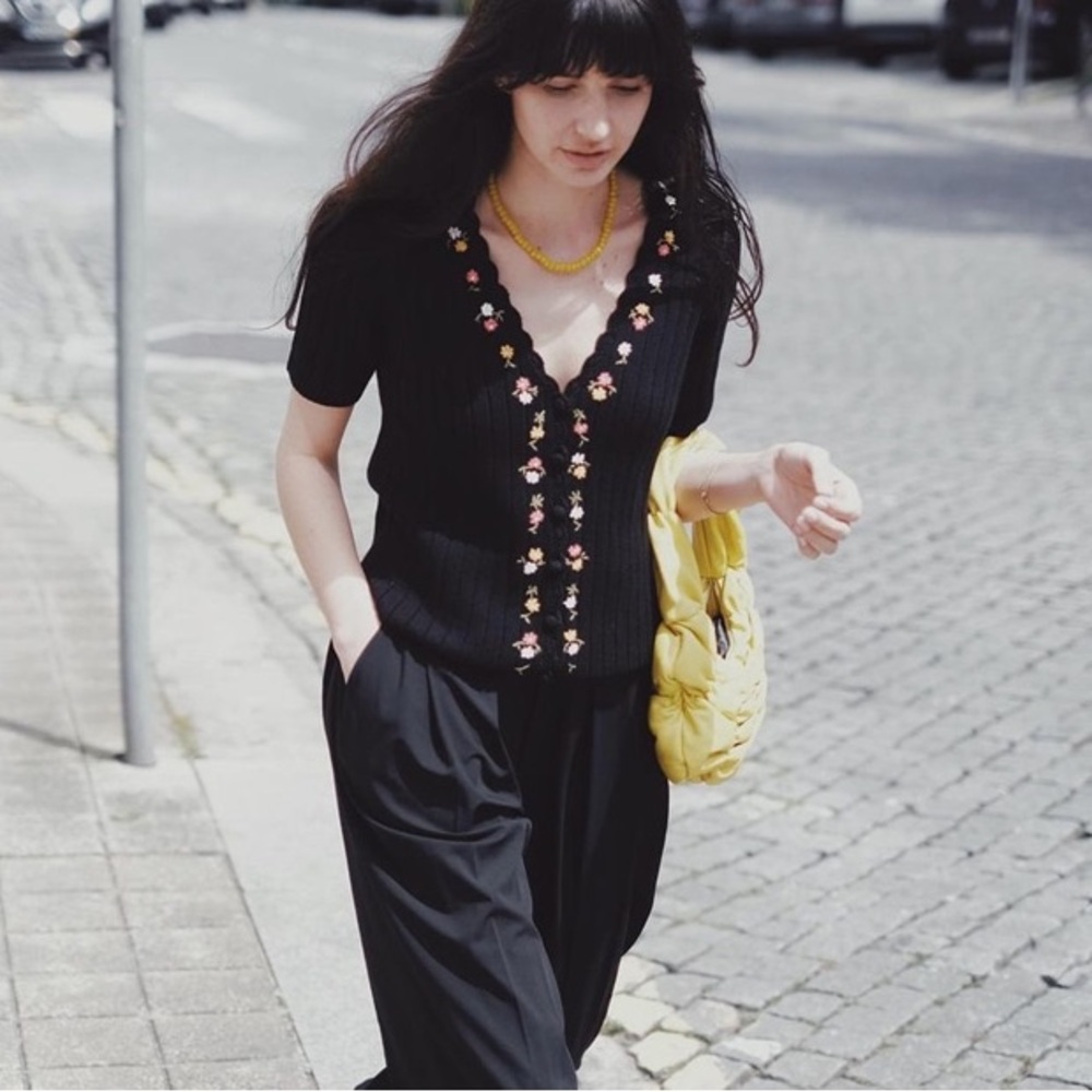 SEZANE NWT Black Floral Embroidered Short Sleeve Ribbed Knit Iliana Cardigan - Picture 13 of 13